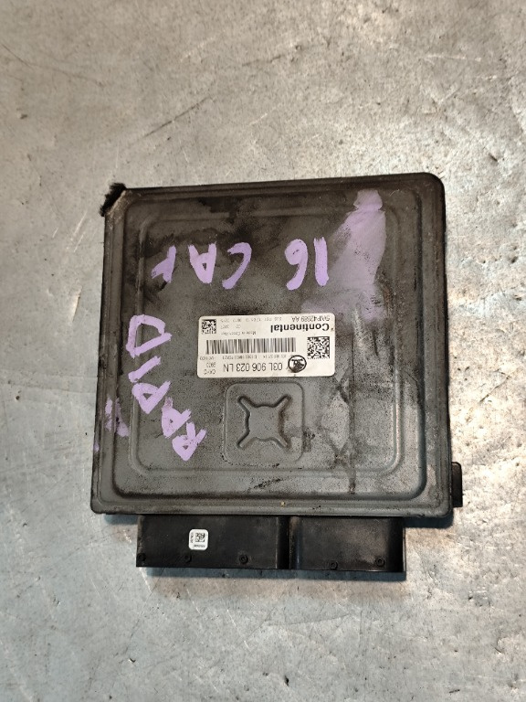 Calculator motor ECU Skoda Fabia 2 (5J) 2011-2015 