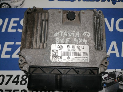 Calculator motor ECU Skoda Octavia 2 03G906021 LB 