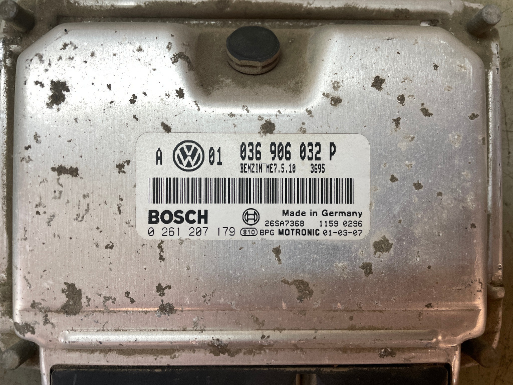 Calculator motor ECU Volkswagen Golf 4 B