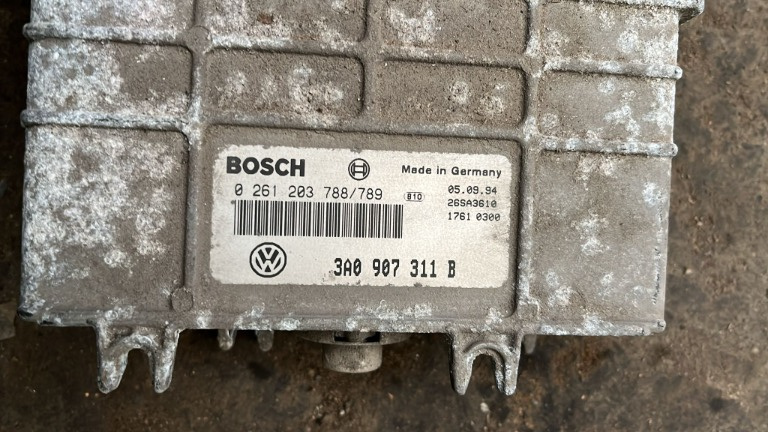 Calculator motor ECU VW Passat B4 1.8 benzina 66kw ADZ 1995 3A0907311B 0261203788/789