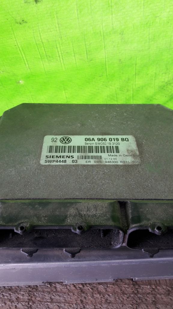 Calculator motor golf 4 1.6 8 v cod acu 06a 906 019 bq