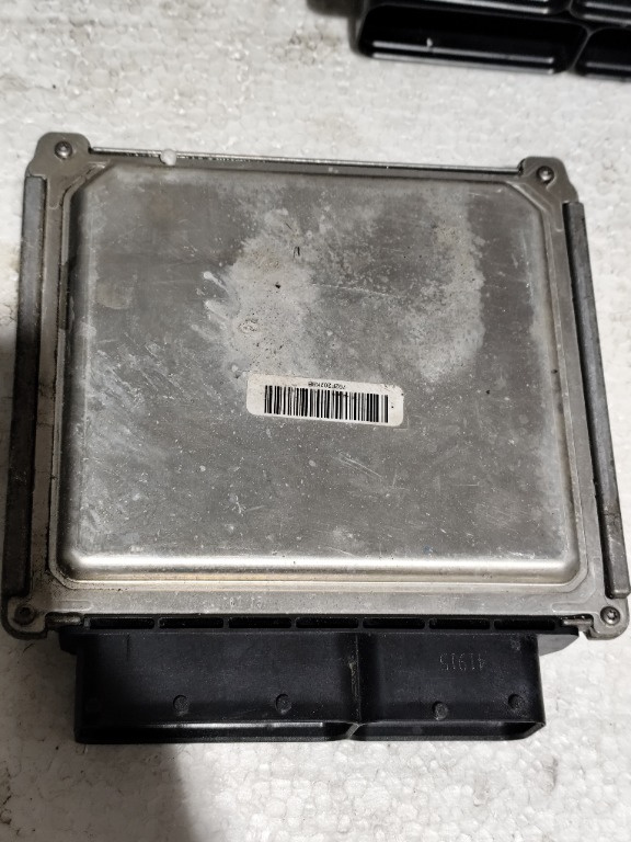 Calculator motor Seat Leon III 1.6 TDI 110 cai cod piesa : 04L907445B