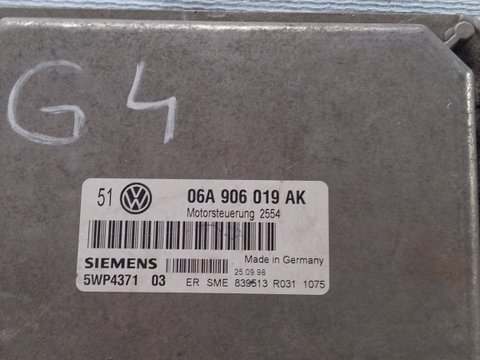 Calculator motor VW Golf 4 cod : 06A 906 019 AK 5WP4371 03