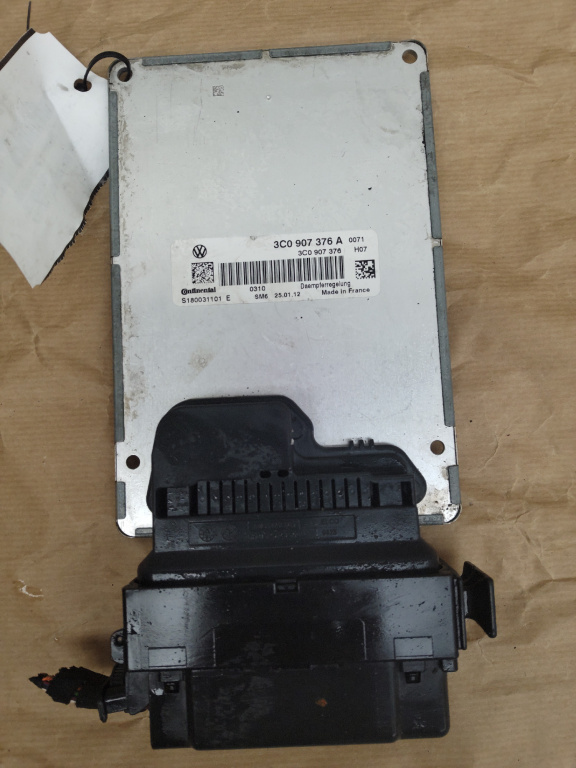 Calculator suspensie adaptiva Volkswagen Passat Cc Bluemotion an 2012 CFG , 125 kW / 170 CP , 1968 cmc / 2.0 TDI DIESEL cod piesa 3c0907376a