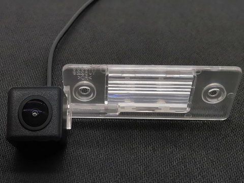 Camera video auto dedicata pentru mersul cu spatele compatibila cu Skoda Fabia 2012/2013 deschidere 120 de grade instalare la becul de la numar U1