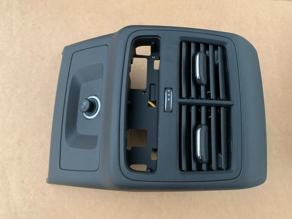 Capac cotiera cu guri ventilatie Audi A5 F5 2018 8W0864376 8W0 864 376