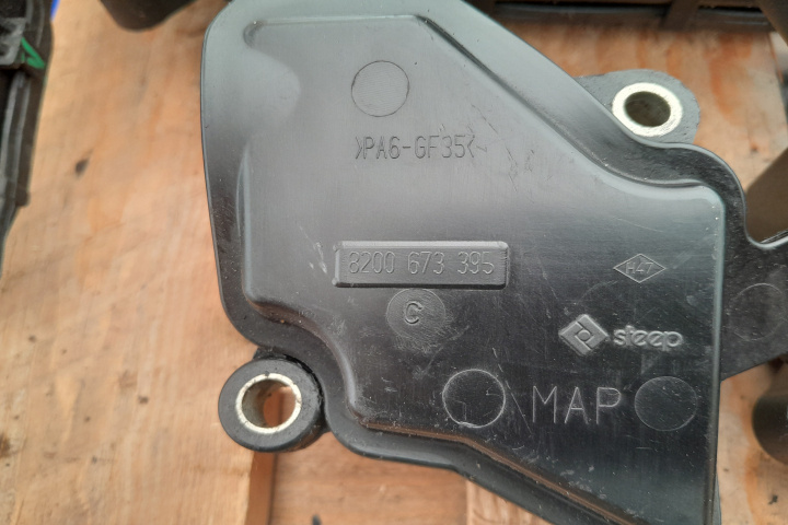 Capac culbutori 8200673395 Renault Trafic 2 [facelift] [2006 - 2015] Minivan 2.0 MT L1H1 (9 places) (116 hp)