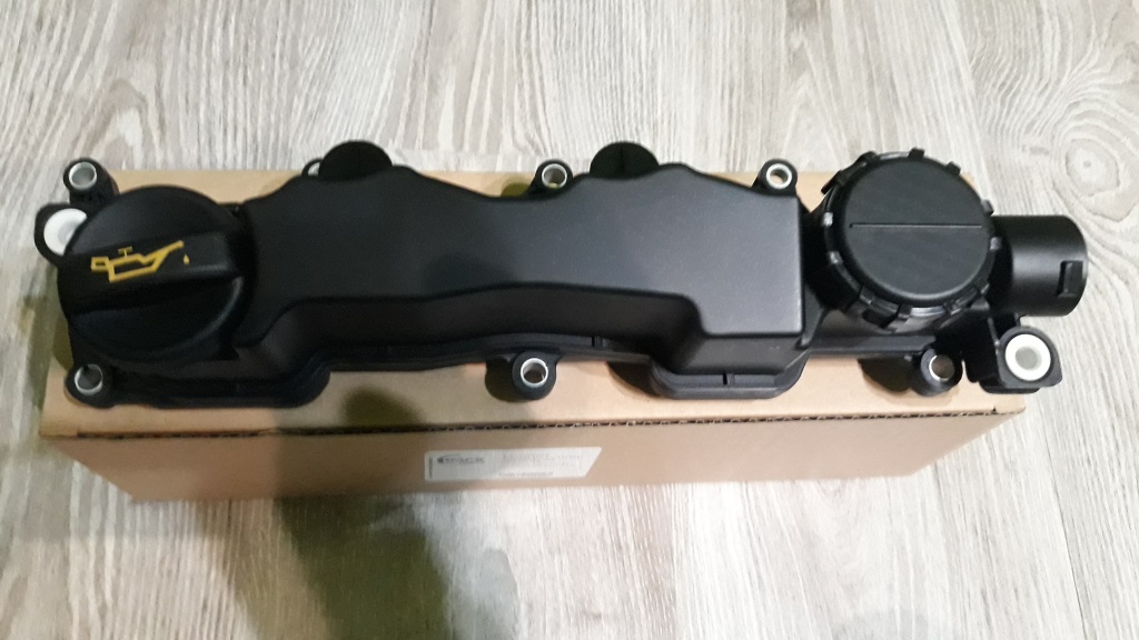 Capac culbutori cu garnitura + epurator gaze FORD