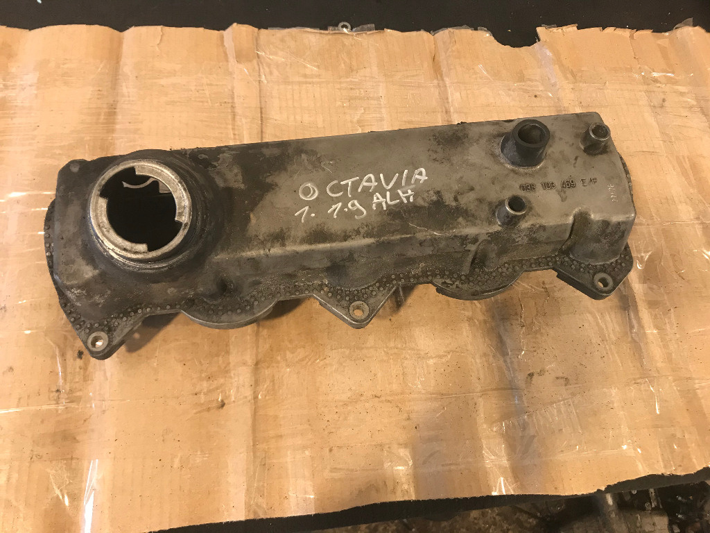 Capac culbutori skoda octavia 1 golf 4 bora 1.9 tdi 90 cp alh 1998 - 2004 cod: 038103469e