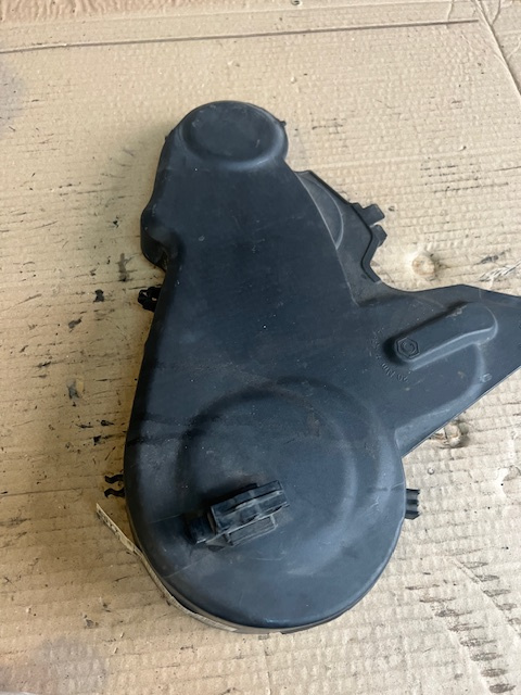 Capac distributie superior 03L 109 107 D 03L 109 107 D 03L 109 107 D Volkswagen VW Passat B7 [2010 - 2015] Sedan 1.6 MT (105 hp) Dezmembrez VW Passat B7 limuzina 1.6 tdi 105cp CAYC cutie manuala in 6 trepte MYP