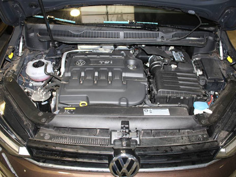 Capac motor distributie superior VW Touran din 2017 04L109107F 04L 109 107 F