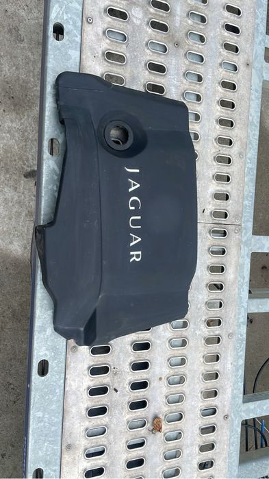 Capac motor Jaguar XJ XF 2.7 si 3.0