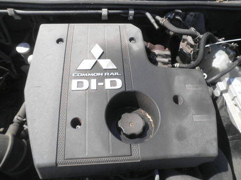 Capac motor Mitsubishi Pajero 4 3.2 Di-D 2008