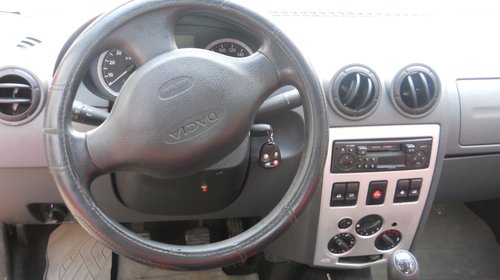 Capac motor protectie Dacia Logan 2006 b