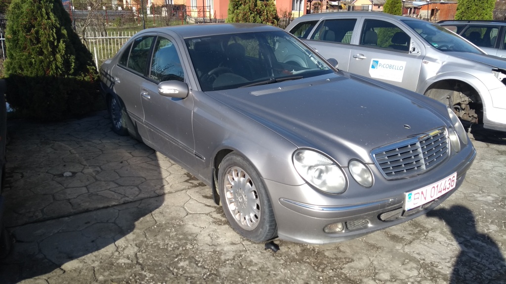 Capac motor protectie Mercedes E-Class W