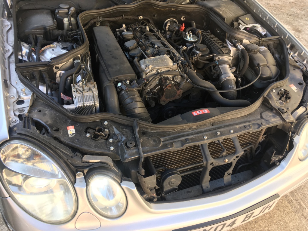 Capac motor protectie Mercedes E-CLASS W