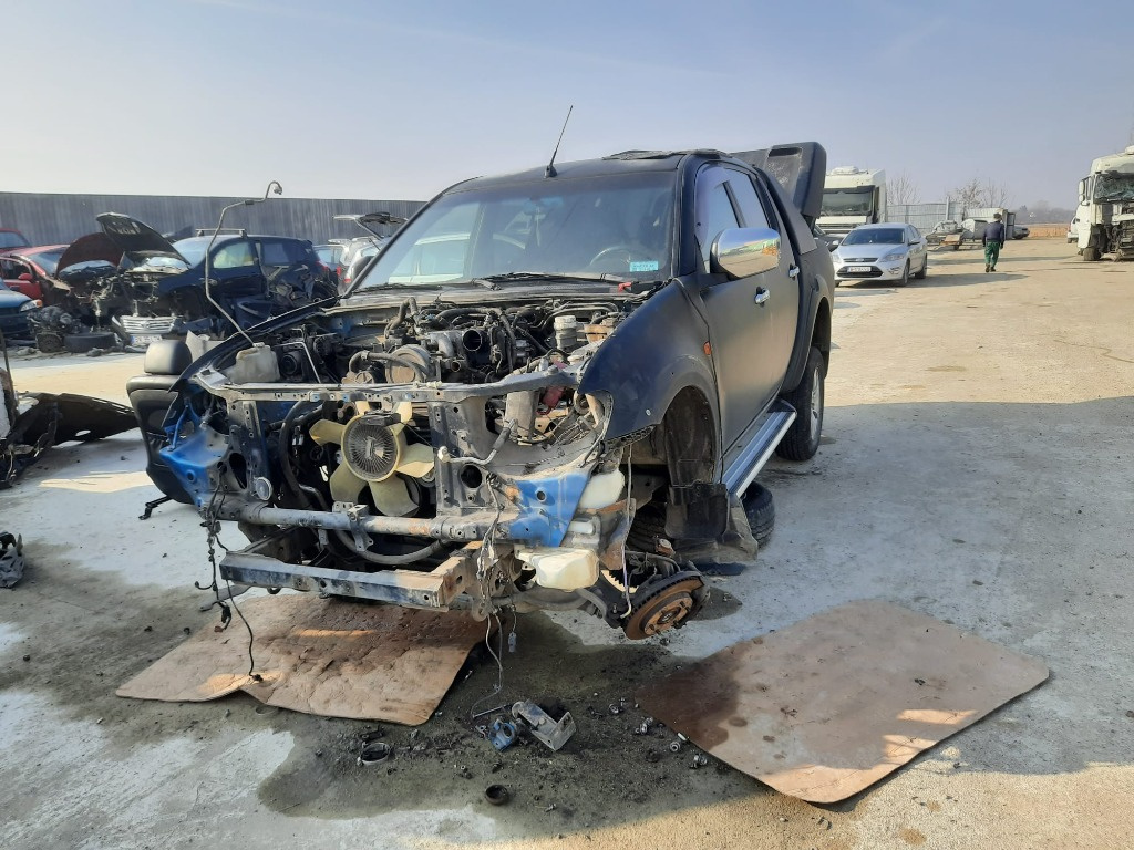 Capac motor protectie Mitsubishi L200 20