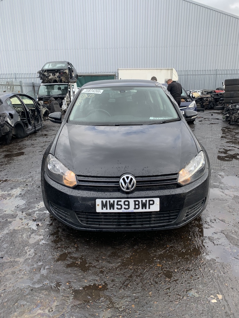 Capac motor protectie Volkswagen Golf 6 2010 Hatchback 1.6 TDI CAYC