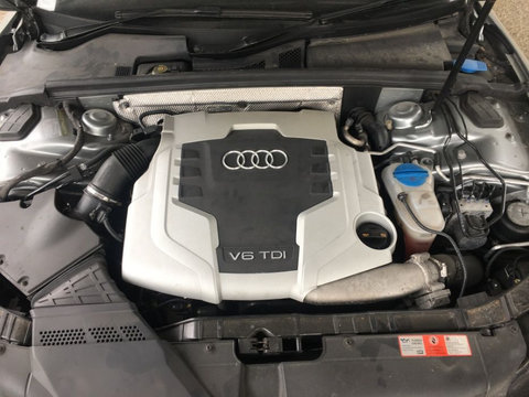 Capac motor si piese audi a5 audi a4 b8 2.7 tdi din dezmembrari