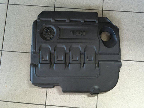 Capac motor VW Golf 7 cod: 04l103925t