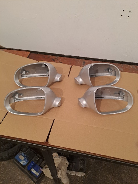 Capac oglinda stanga VW Passat B6 culoare LA7W
