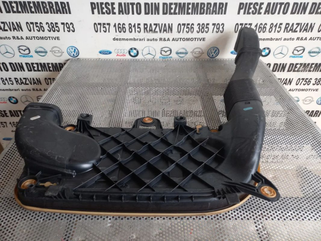 Capac Superior Carcasa Filtru Aer Bmw 730D Seria 7 F01 F02 F03 F04 Dezmembrez Bmw F01 Seria 7