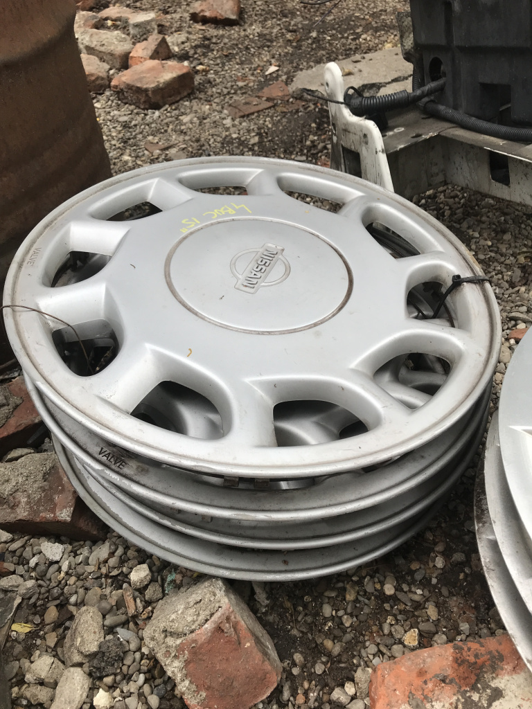 Capace roti originale nissan pe 15”