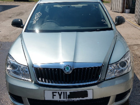 Capota cu grila Skoda Octavia 2 Facelift culoare 8B/F7W