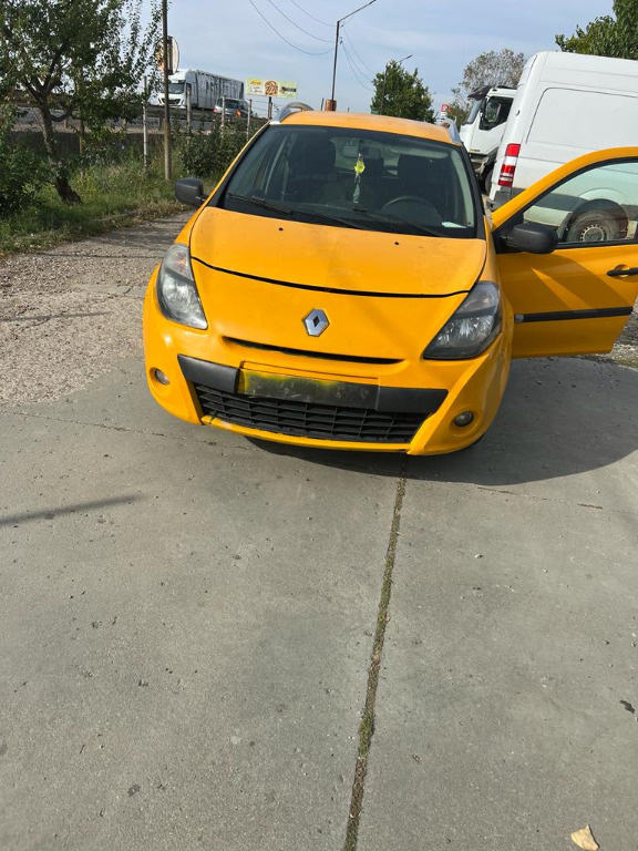 Capota fata renault clio 3 2011