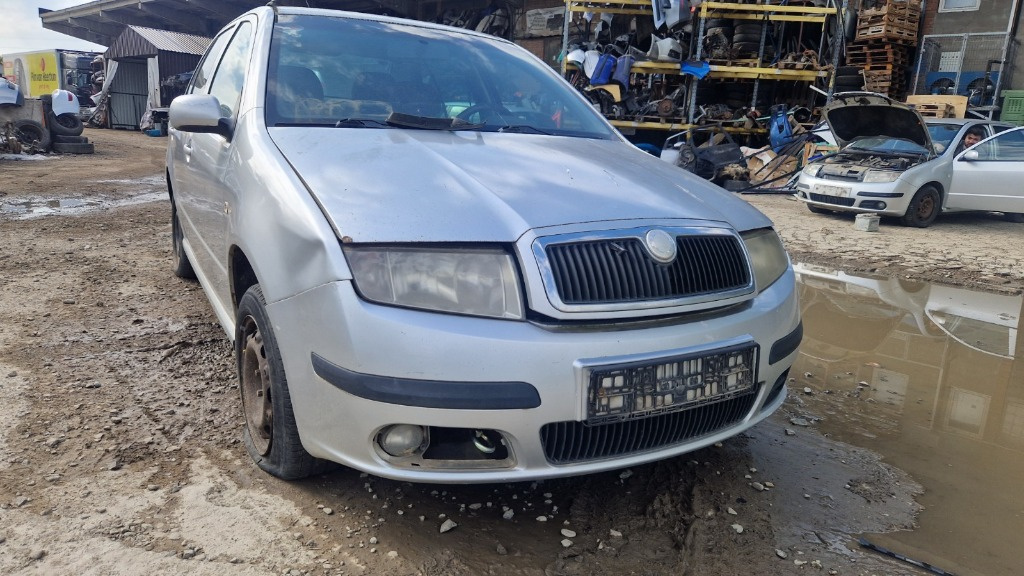 Capota + grila Skoda Fabia 1 2006