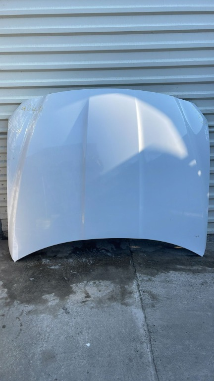 Capotă Jaguar XE 2014-2020 cu zgârieturi