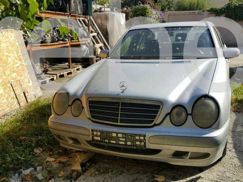 Capota Motor, Capota Fata Mercedes-Benz E220 CDI