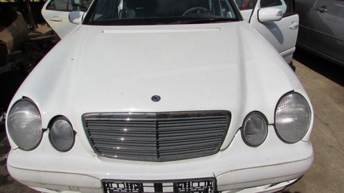 Capota motor cu grila Mercedes E220 (W21