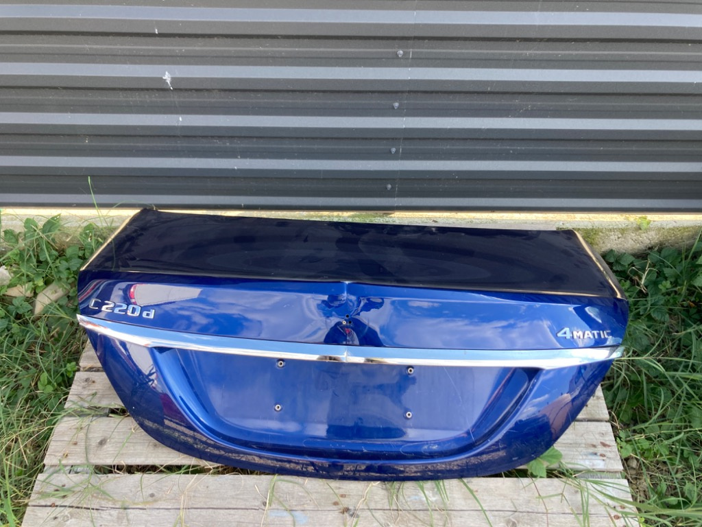 Capota portbagaj mercedes clasa c w205 berlina avariata ca in poze