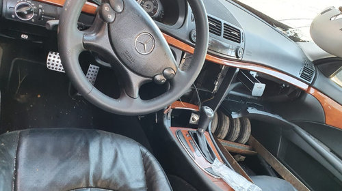 Capota portbagaj spate Mercedes E-Class 