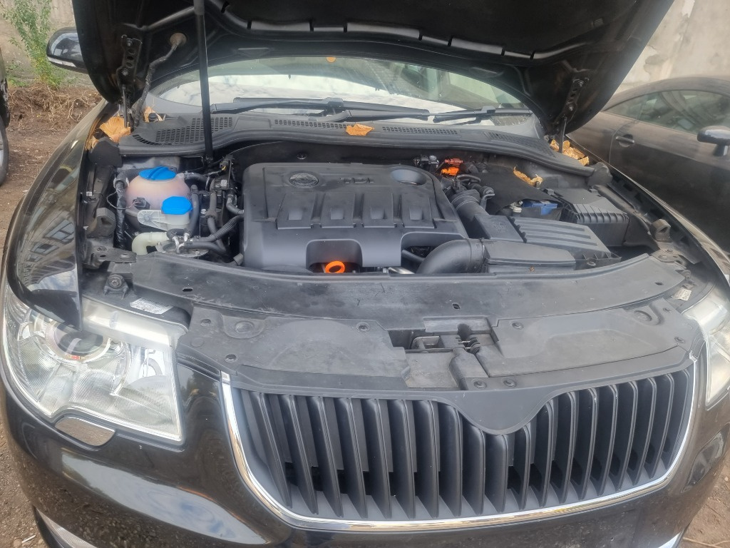 Capota portbagaj spate Skoda Superb 2013 Berlina 2