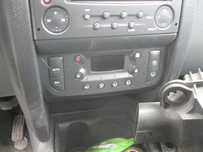 Car audio cd player renault clio 2007