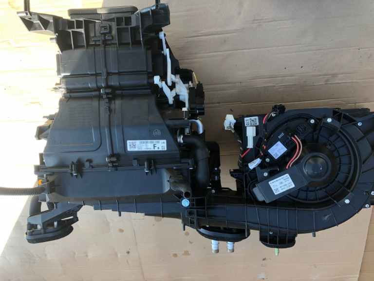 Carcasa aeroterma bord Jaguar F Pace JX63-19B555-FB