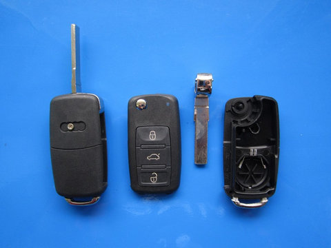 Carcasa cheie Audi 3 butoane A8 cu lamela HU66