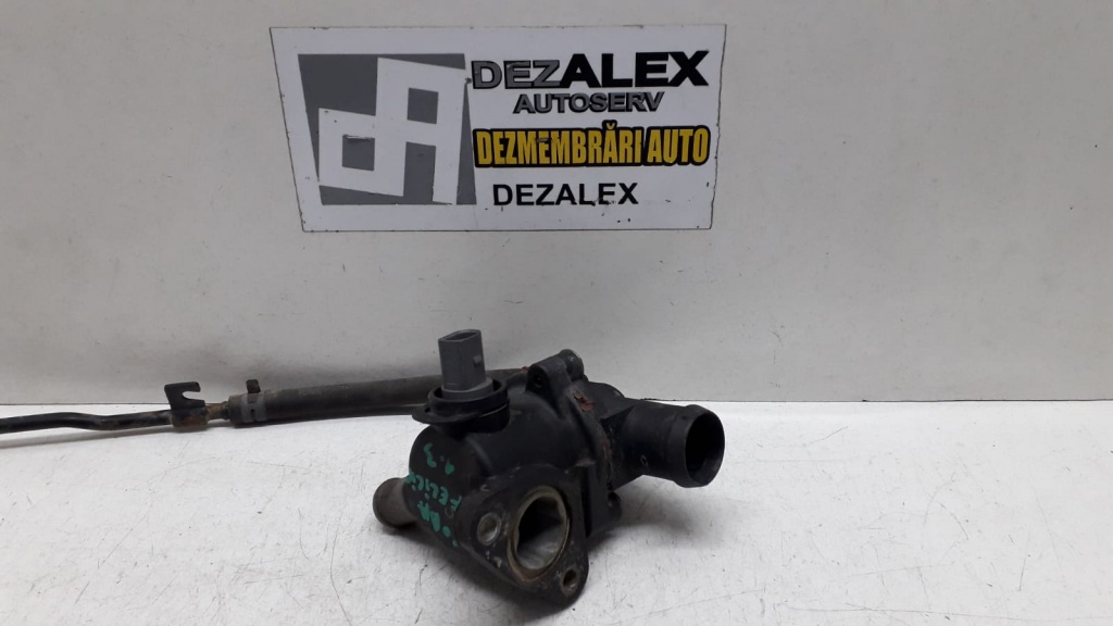 Carcasa cu termostat Skoda Felicia 1.3 047 121 111 M