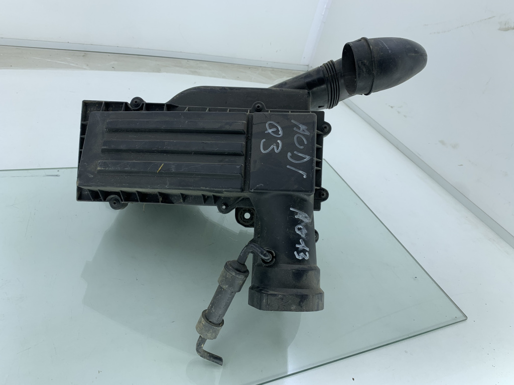 Carcasa filtru aer Audi Q3 CGLB 2011-2015 D4-9-2 5N0129601K / 5N0129607E DezP: 23449