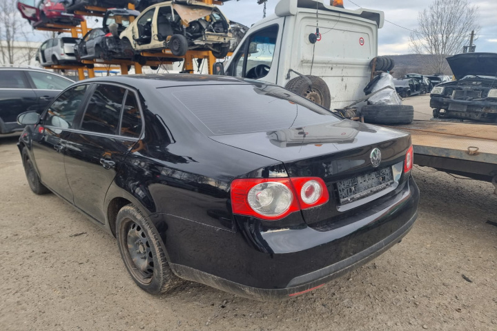 Carcasa filtru aer Volkswagen Jetta 2010 sedan/berlina 1.6 benzina