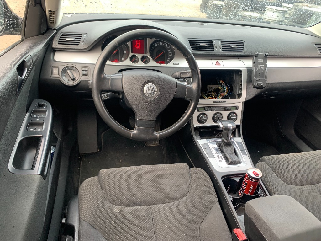Carcasa filtru aer Volkswagen Passat B6 