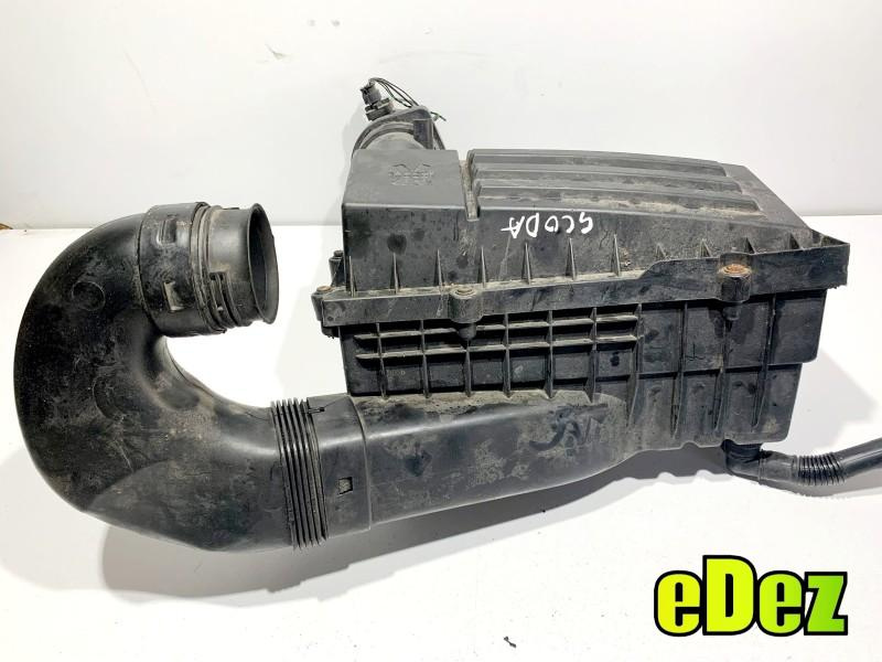 Carcasa filtru aer Volkswagen Passat CC facelift (2012-2016) 2.0 tdi CFHC 3C0129607BC