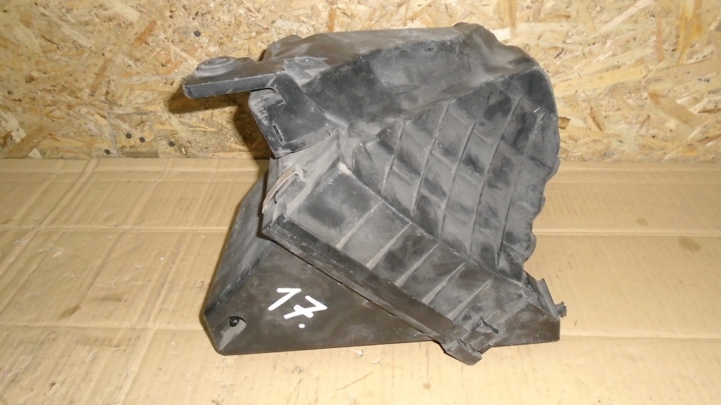 Carcasa filtru aer VW Passat B5 1.9 tdi, 3B0129607
