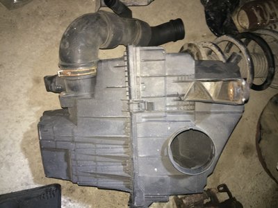 Carcasa filtru aer VW T5 2.5 TDI Ax AXD
