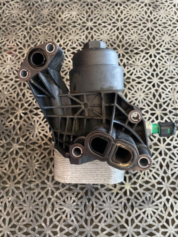Carcasa filtru ulei 1.6 TDI Volkswagen Passat / Golf 7 cod 03N115389A / 03N117021