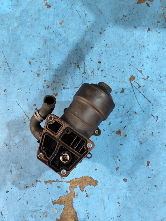Carcasa filtru ulei cu racitor ulei Volkswagen Golf 6 (2008-2013) 1.6 Motorina / 03L115389C