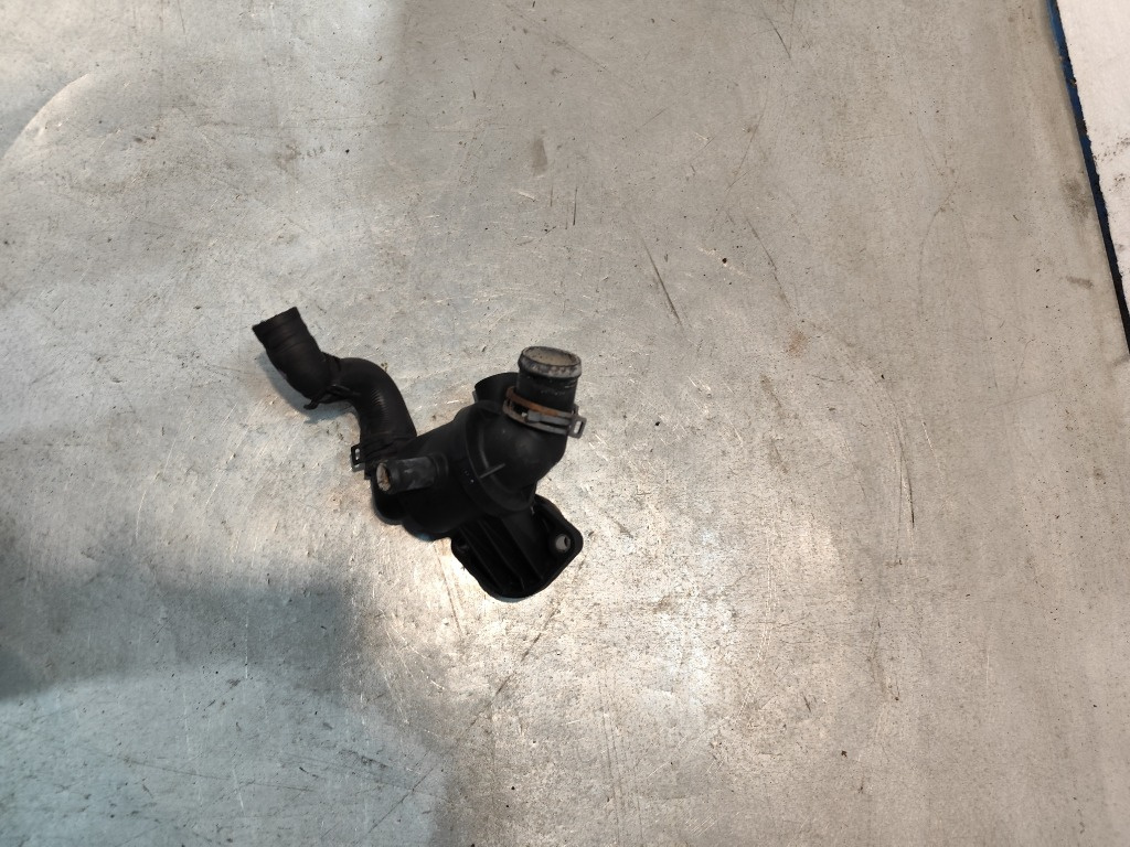Carcasa termostat 03l121111ae Audi Q3 8U [facelift] [2014 - 2020]