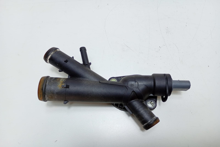 Carcasa termostat 03L121131AA Volkswagen VW Passat